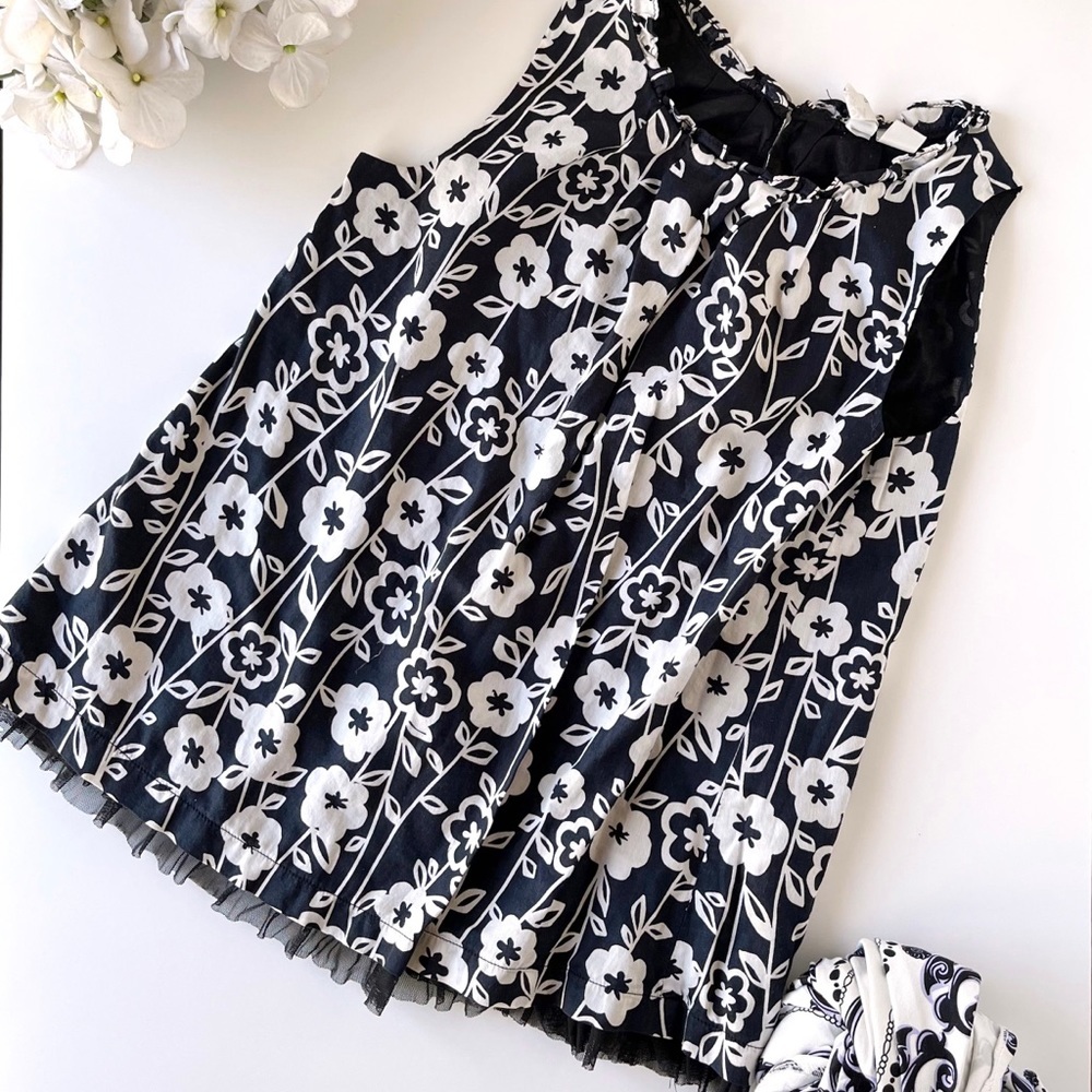 3/$20 Old navy black and white floral swing tank